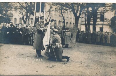 Zaprzysiężenie i wręczenie sztandaru Straży Ludowej  przez gen. Dowbora-Musnickiego, Pl. Wolności , 23 lutego 1919