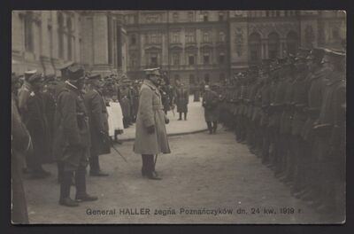MPW 00083 - Zdjęcie, gen. Józef Haller żegna żołnierzy Armii Wielkopolskiej wyruszających na front. Pl. Saski, Warszawa, 24 kwietnia 1919 r.