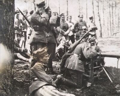 Żołnierze 1.  pułku ułanów wielkopolskich w trakcie ćwiczeń. Północna Wielkopolska czerwiec 1919 r.