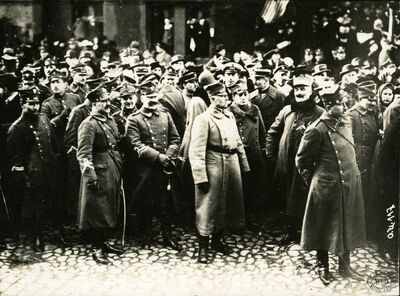 gen. J. Dowbor -Muśnicki przyjmuje defiladę po zajęciu Leszna przez WP. 18 I 1920 (WBH)