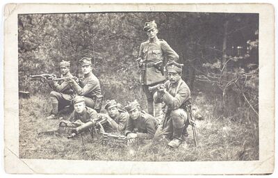 Grupa żołnierzy 8 Kompanii 9 Pułku Strzelców Wielkopolskich (1919 r.)
