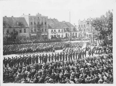 Zaprzysiężenie Straży Ludowej powiatu wrzesińskiego 25 V 1919 r. na rynku we Wrześni