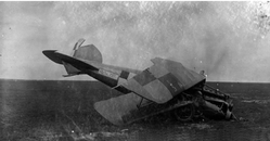 The wreckage of a fighter plane–Albatros D.Va No. 7527/17. Until February 1919, it was part of the 2nd Greater Poland Air Force Squadron, later on, it was moved to the Aviation School in Ławica, and then to the Higher School  of Pilots; finally decommissioned in April 1921.
Photo from the collections of the “Polona” Digital National Library
