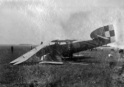 A crashed French reconnaissance aircraft - Bréguet XIVB2 from Squadron BR66.
Photo from the collections of the “Polona” Digital National Library