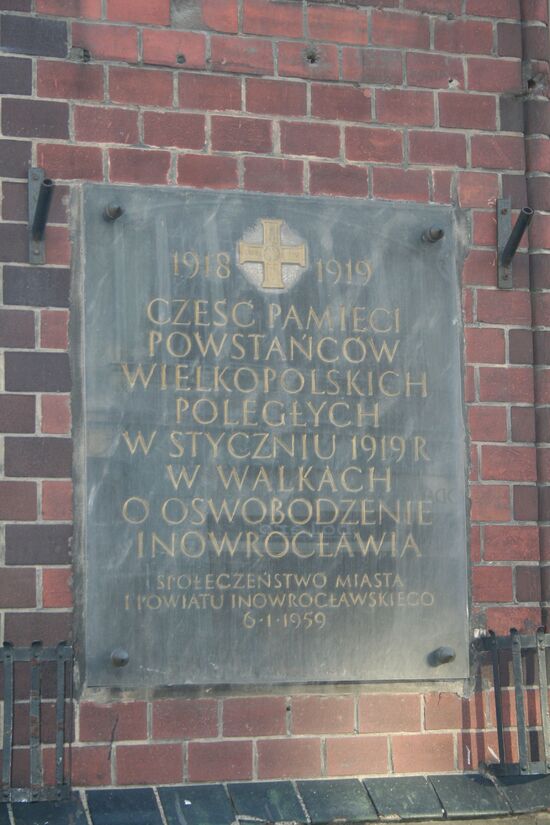 Tafel zum Gedenken an die gefallenen Aufständischen in Inowrocław (Foto: P. Anders)