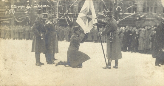 Übergabe einer Fahne an das 1. Regiment der Strz. Wlkp. (WMN)