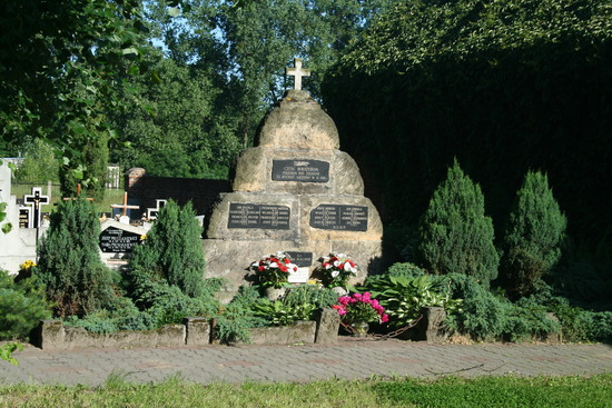 Das Denkmal für die gefallenen Aufständischen in Zduny (Foto. P. Anders)