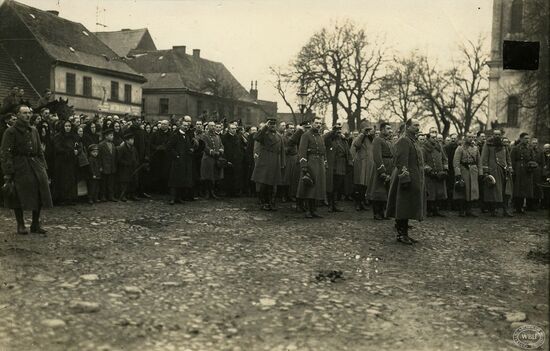 Einzug der polnischen Truppen in Zbąszyń. Die Rede von General J. Dowbor Muśnicki (WBH)